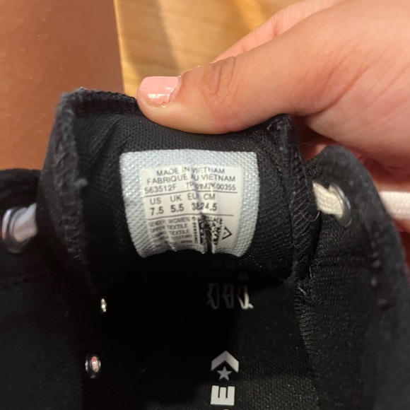 Black mid rise converse, size 7.5 - Picture 6 of 6